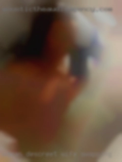 Woman, descreet, occasional wife swapping encounter.